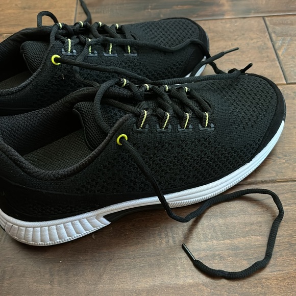Orthofeet Women’s 9.5 black sneakers - Picture 2 of 5